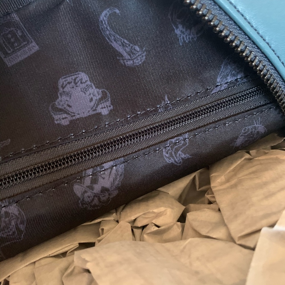 Loungefly Disney villains Mini Backpack NWT - Picture 5 of 6